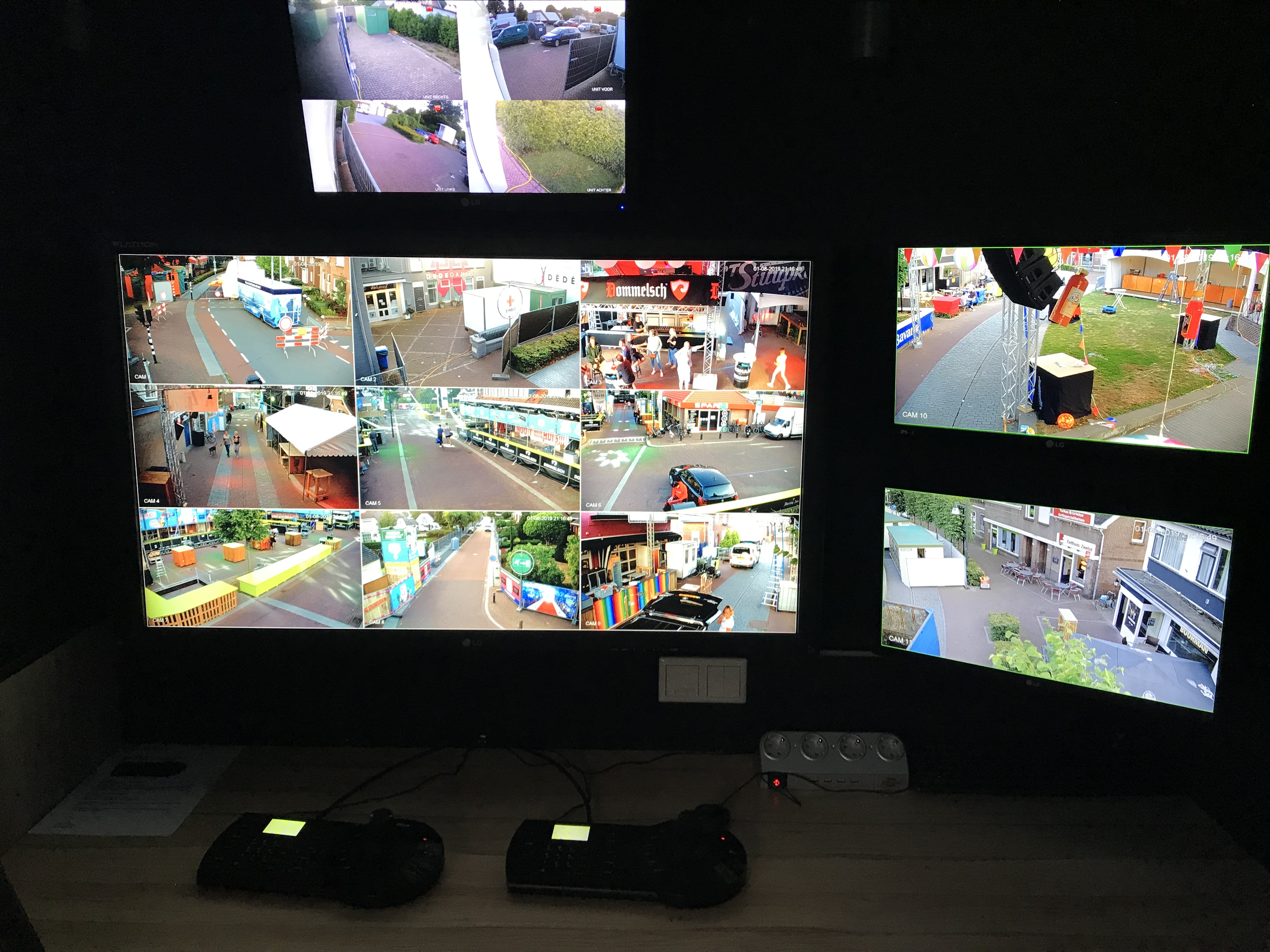 Wij zijn er klaar voor! Kermis Zeelst, gehele terrein voorzien van (draadloze) full HD PTZ speeddome camera’s. Camerabeelden worden uitgekeken in onze mobiele commando unit! #kermis #zeelst #nooitmeernaarhuis #zeelstkermis #gemeente #politie #veldhoven #cameratoezicht #commandounit #camera
