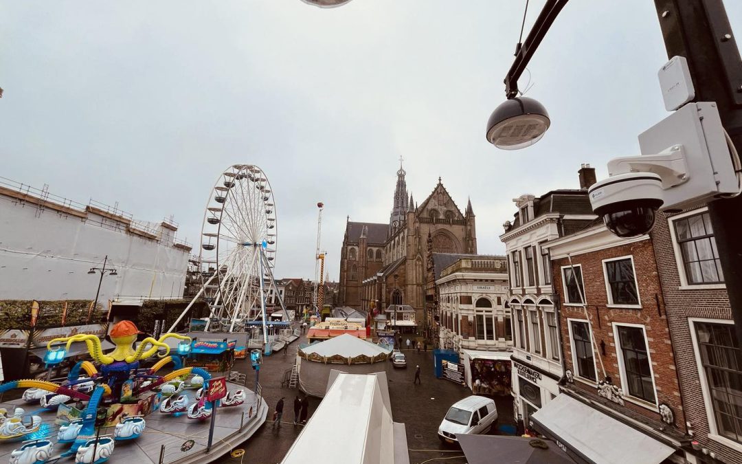 In opdracht van Gemeente Haarlem hebben wij de kermis op de Grote Markt voorzien van cameratoezicht!